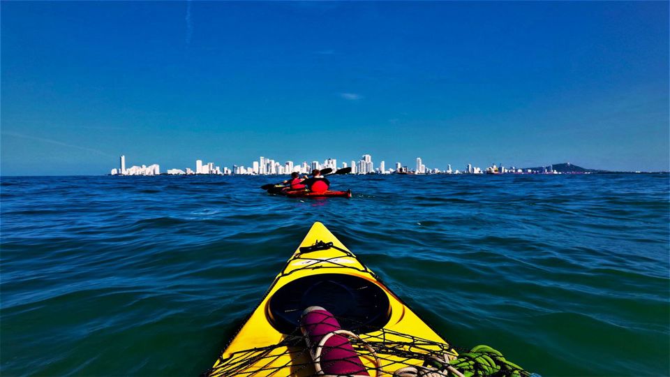 Kayak in Punta Arena: Castillogrande to Tierra Bomba foto 6