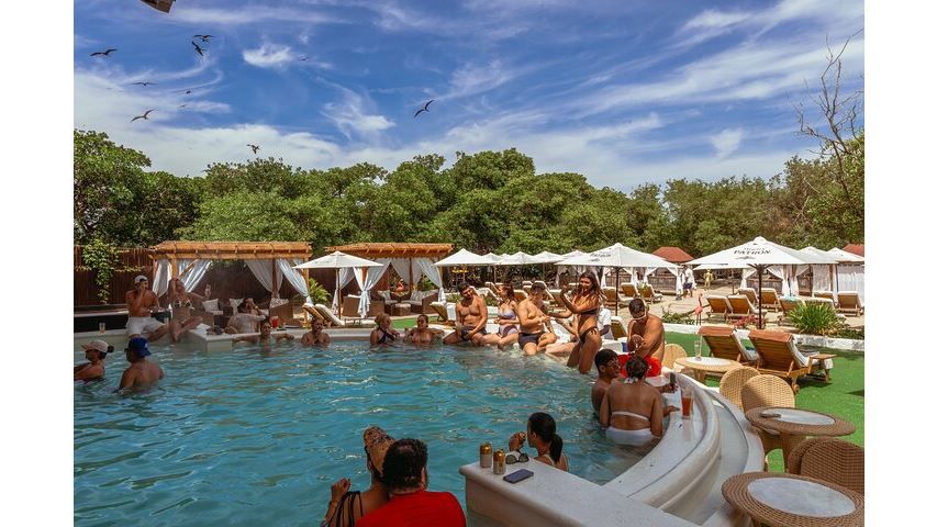 Pao Pao Beach Club Day Pass with Boat Ride foto 4