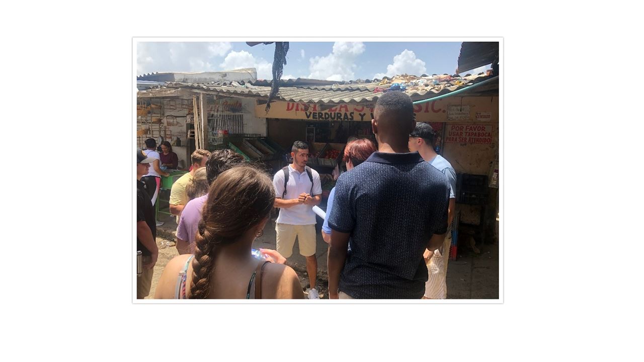 Visit To The Bazurto Market (3)