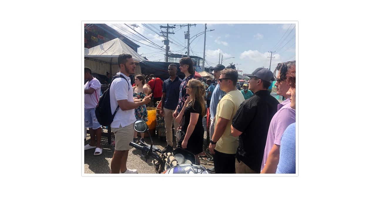 Visit To The Bazurto Market (4)